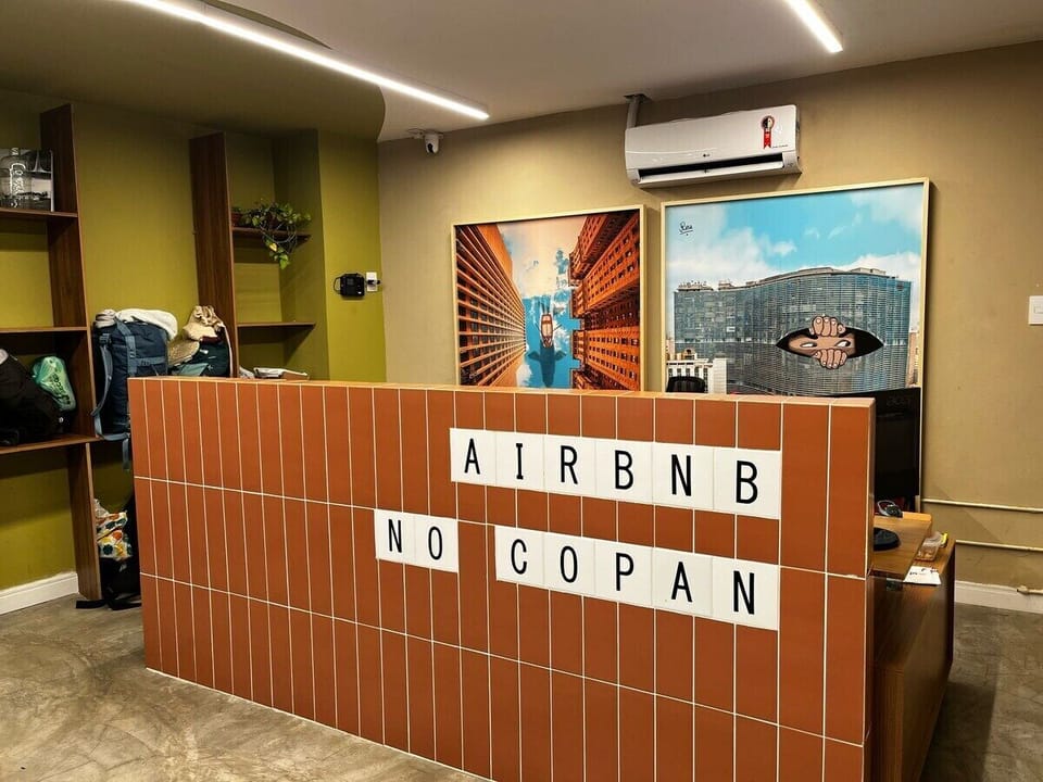 Espaço exclusivo para hóspedes -- Área dedicada para uso antes do check-in ou após o check-out, com internet de alta velocidade (600Mbps) e armários para bagagens. Consulte os horários de funcionamento.