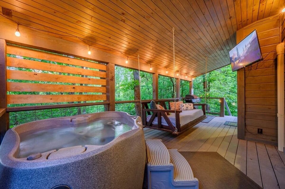 Indoor spa tub
