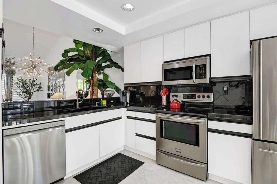 KITCHEN TIGHT.jpg mls