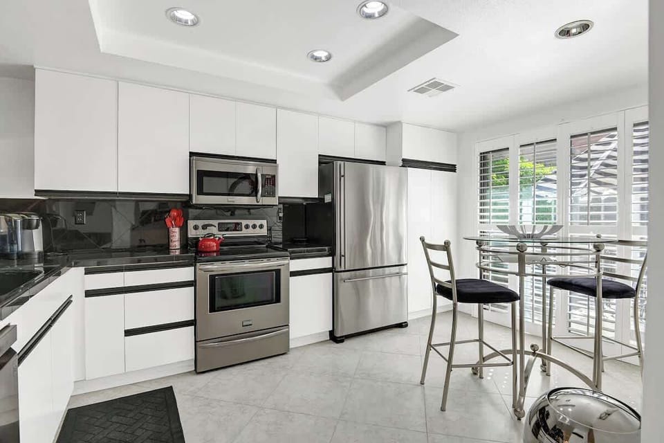 KITCHEN.jpg mls