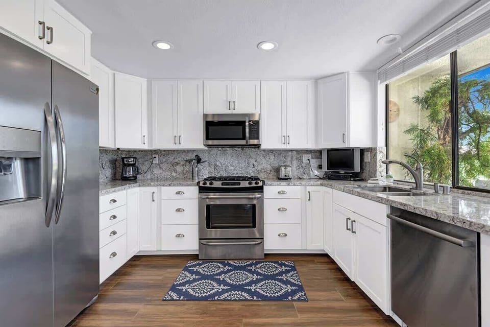 KITCHEN TIGHT. mls