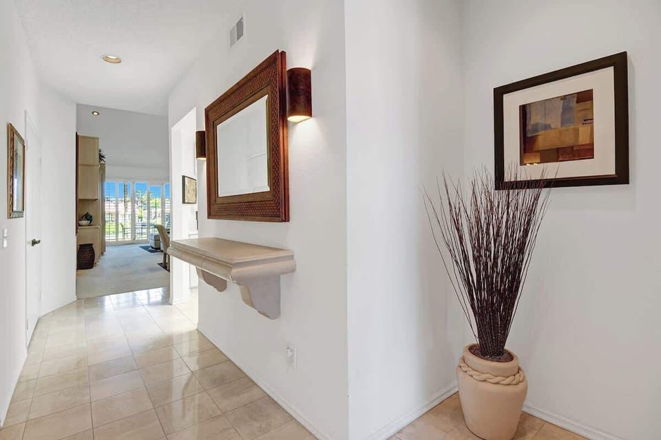 ENTRY WAY.jpg mls