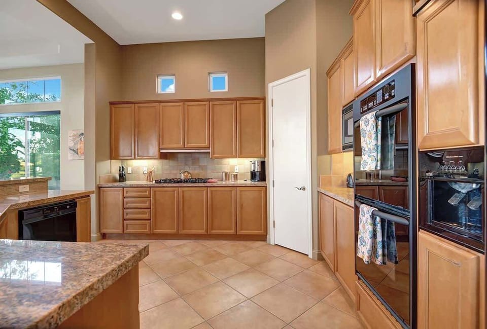 KITCHEN TIGHT.jpg mls