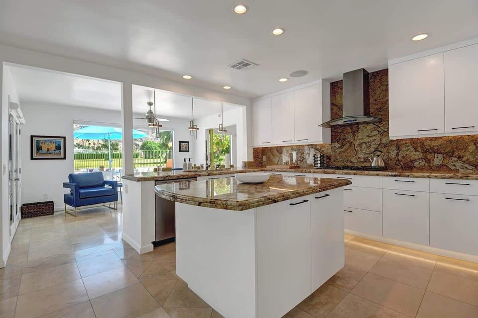 KITCHEN REVERSE