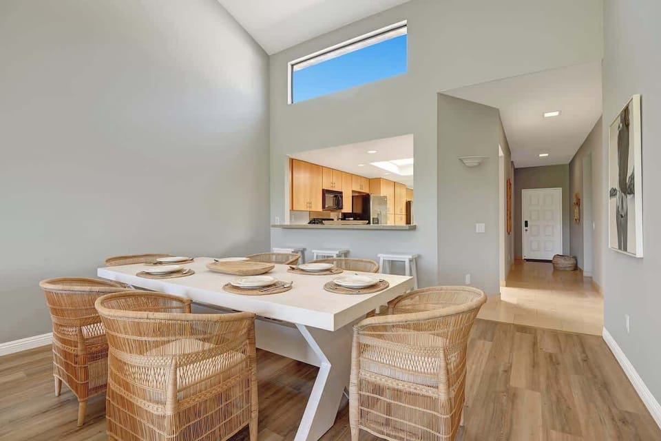 DINING SPACE REVERSE.jpg mls
