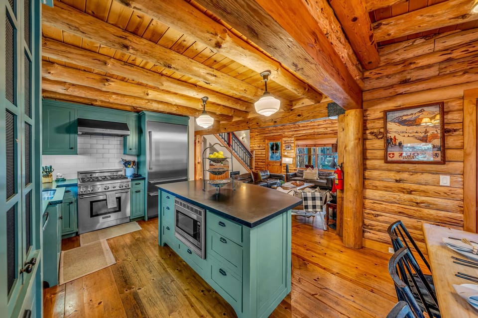 Kitchen: Drip coffee maker, toaster, blender, cooking utensils, tableware