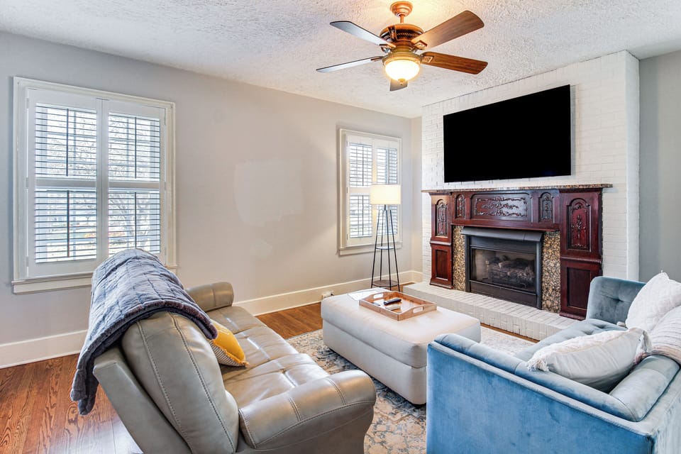 Manchester Vacation Rental | 4BR | 2.5BA | 2,700 Sq Ft | 5 Steps Required