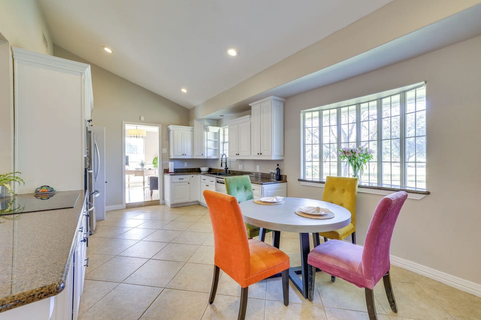 Kitchen | Dining Area | Central Air Conditioning/Heat