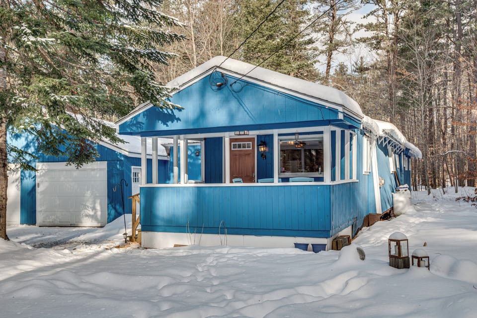 Tamworth Vacation Rental | 2BR | 2BA | Steps Required | 1,150 Sq Ft