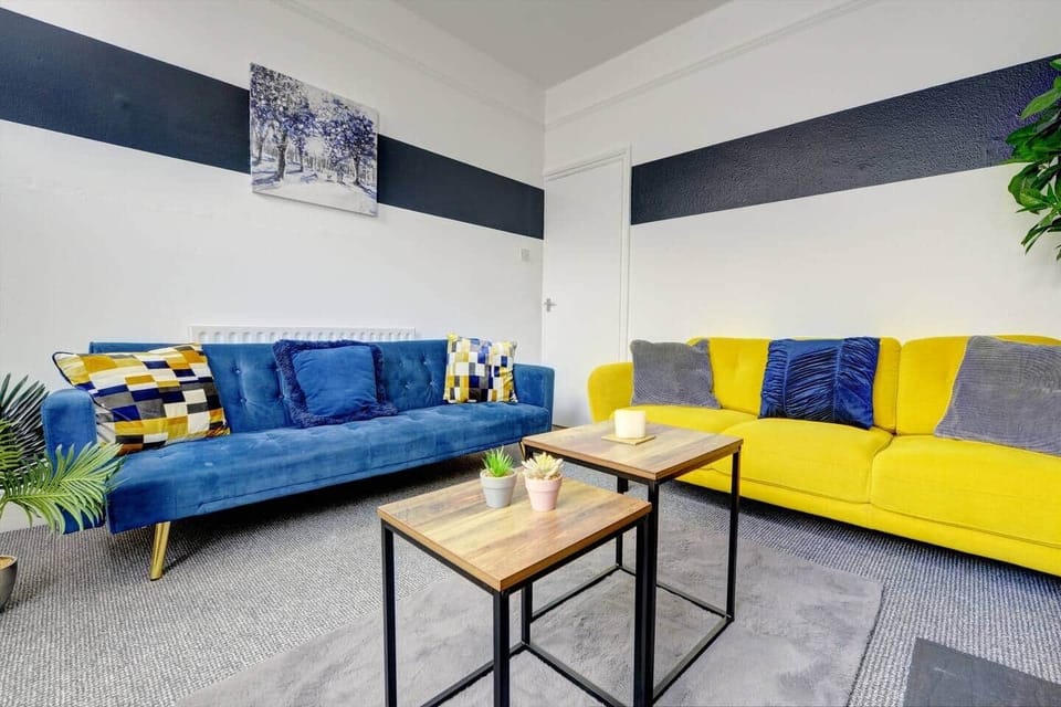The lounge boasts a stunning and thoughtfully crafted design that seamlessly blends style and comfort. Every element, from the choice of furniture to the colour scheme, exudes a sophisticated ambiance that invites tranquility and serenity.