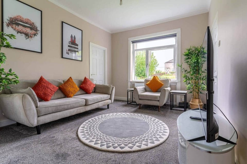The lounge boasts a stunning and thoughtfully crafted design that seamlessly blends style and comfort. Every element, from the choice of furniture to the colour scheme, exudes a sophisticated ambience that invites tranquillity and serenity.