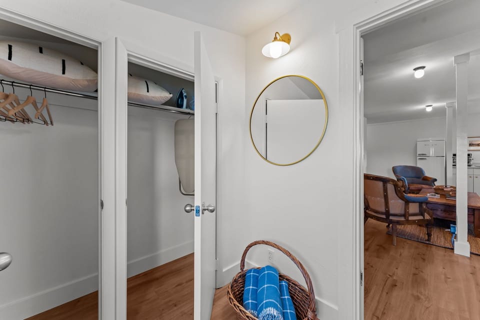 Annie Oakley room featuring a full bed, TV, blackout shades and closet space