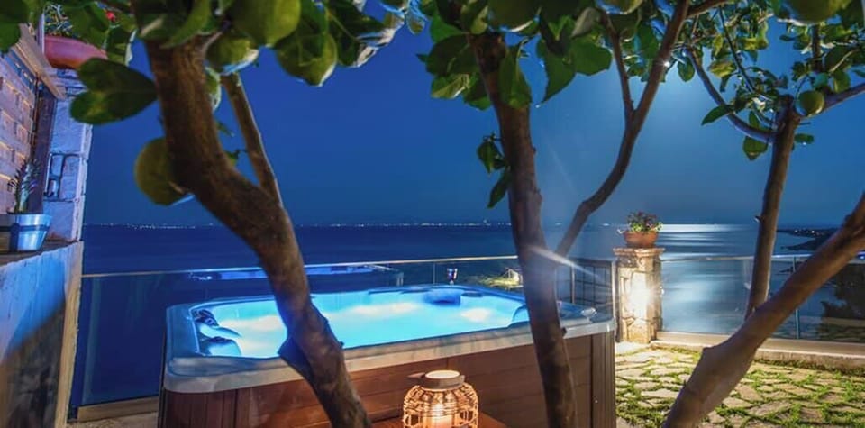 Outdoor spa tub