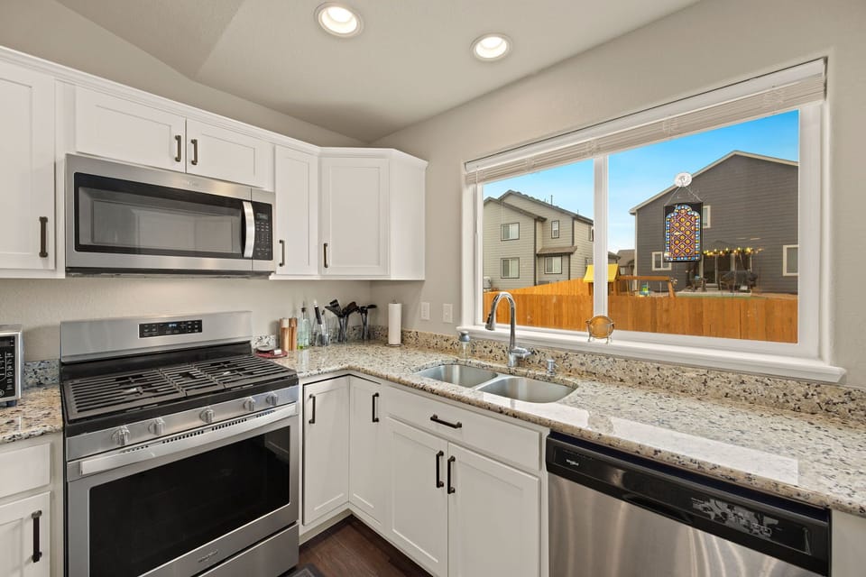 Modern Kitchen/Appliances with Basic Amenities