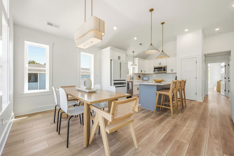 Dining Area - Top Level