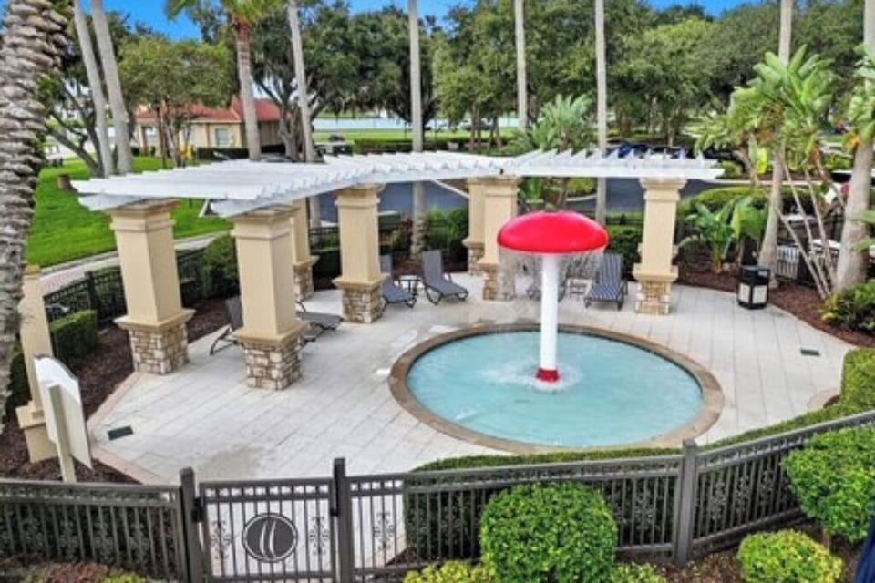 Wading pool/splash zone for toddlers