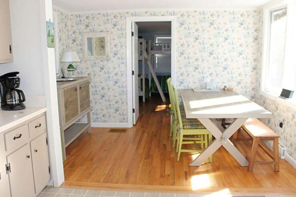 Kitchen & Dining Area