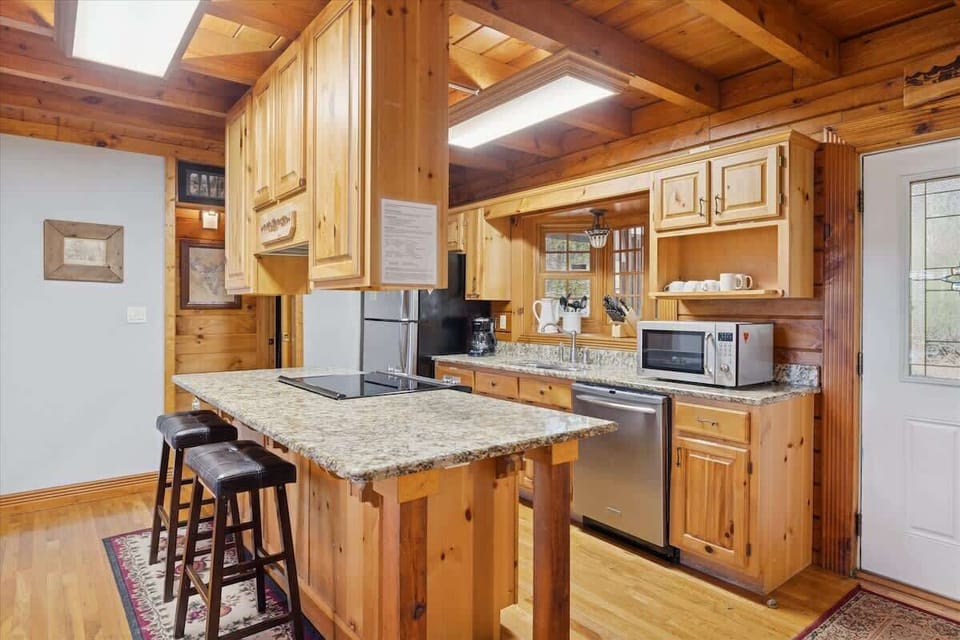 Main Floor Kirchen: Fully equipped kitchen with modern appliances for home-cooked meals.
