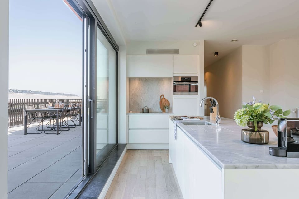 Direct acces to terrace from the kitchen