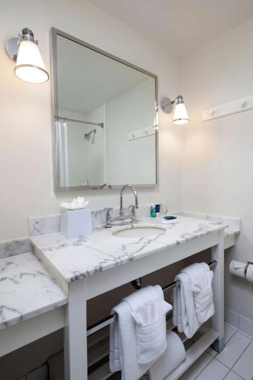 Bathroom with fresh towels