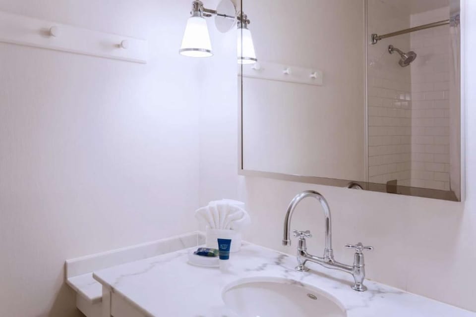 Bathroom with fresh towels and large mirror