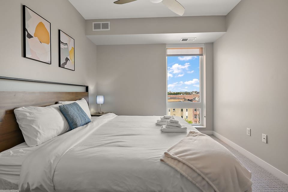 Bedroom - Queen Bed
