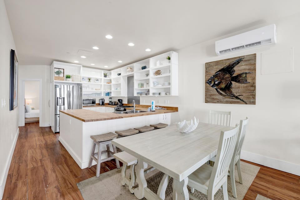 Accommodating up to 20 guests and two pets across 3 levels