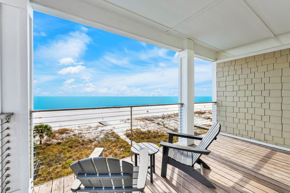 Caribe East C offers twelve King en-suites, four of which are Gulf front, and four bunk bedrooms - all with private bathrooms