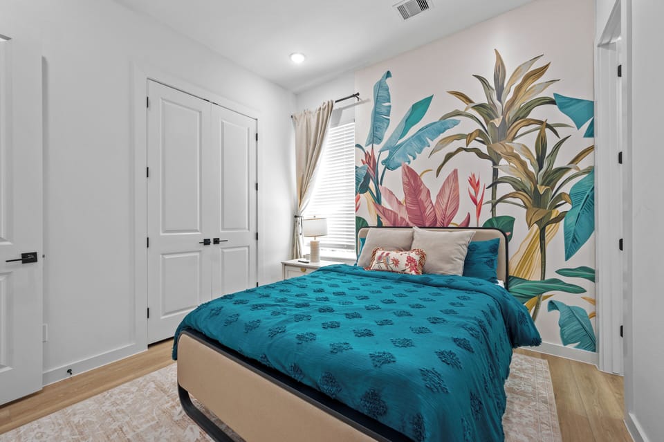 Bedroom 2 – Blue mattress (wide angle)