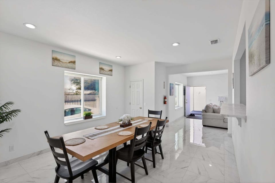 Floor, Architecture, Building, Dining Room, Dining Table