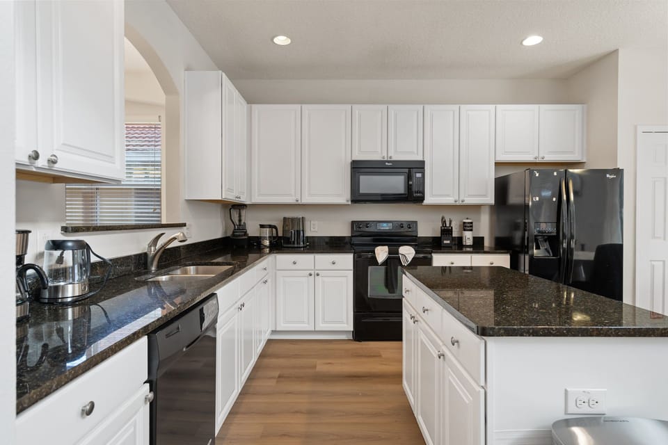 Fully-equipped kitchen