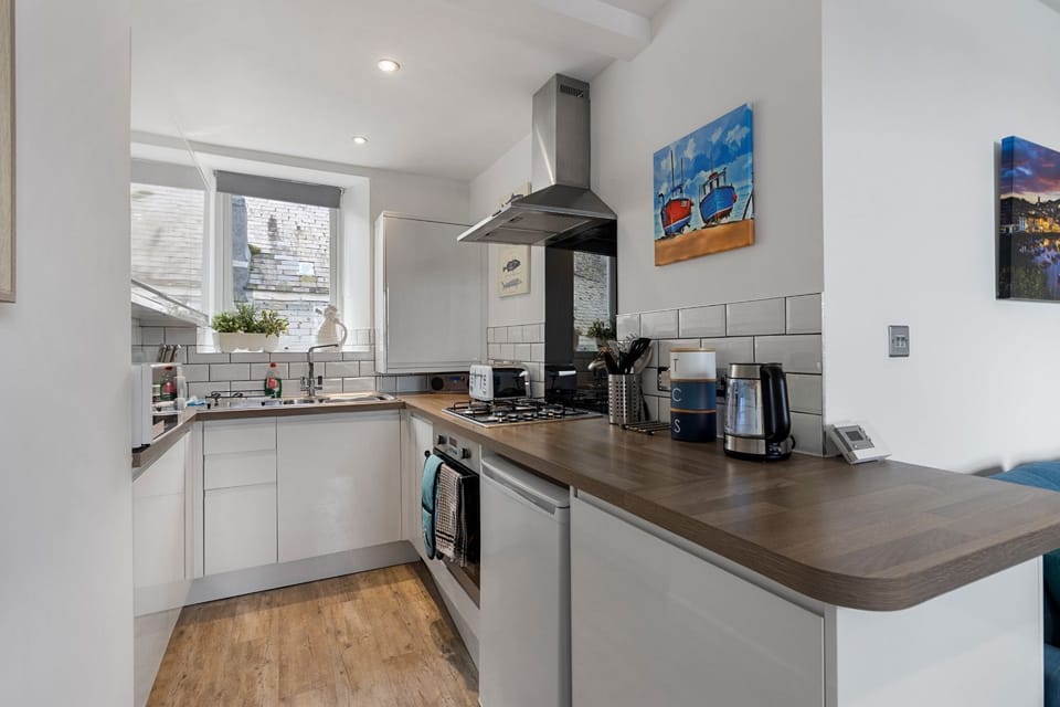 Cook up a storm in the well equipped kitchen