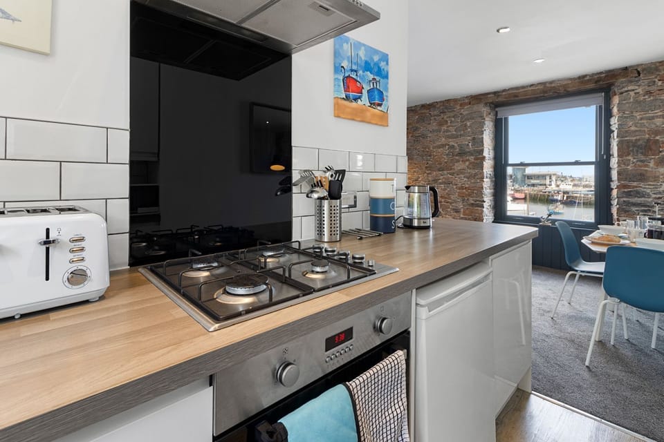 Cook up a storm in the well equipped kitchen