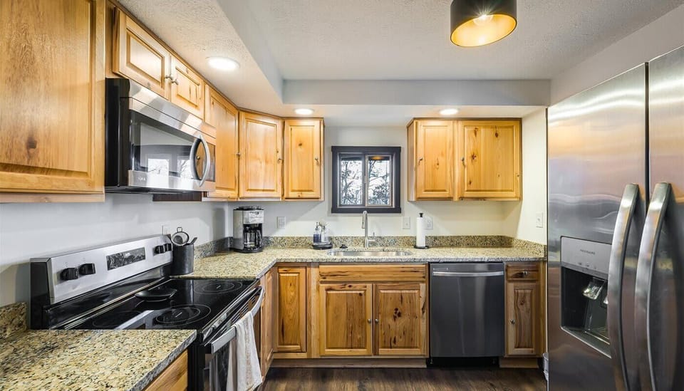 Fuel up for a day of adventure or wind down with a late-night snack. This kitchen has everything you need and more.