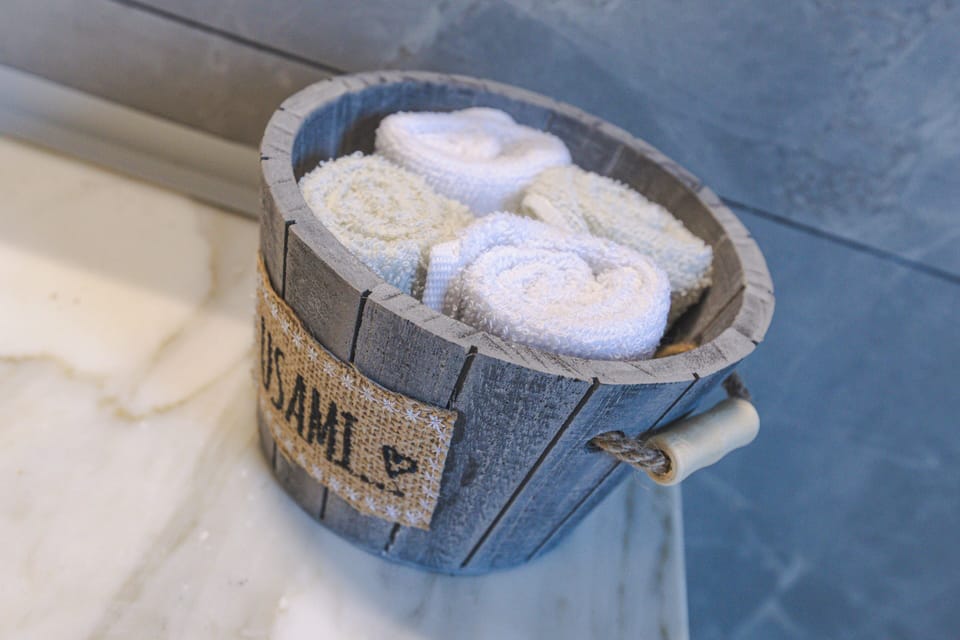 Bathroom amenities
