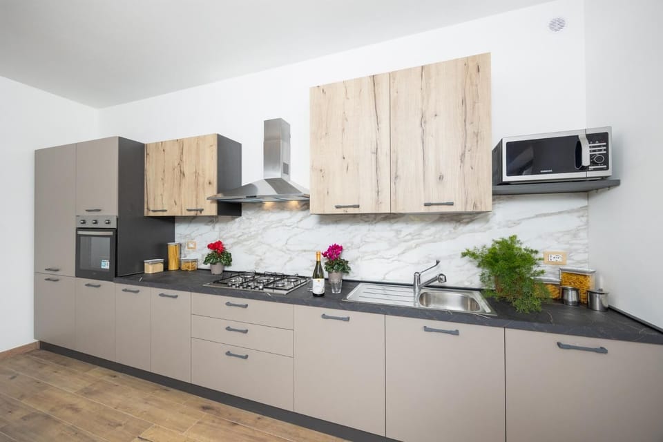 Equipped kitchen with dining area, and A/C