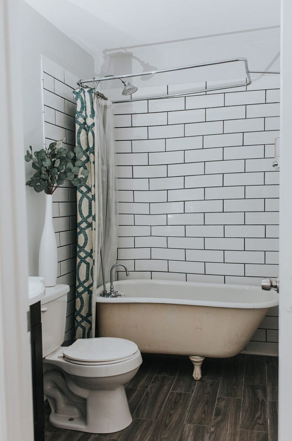 Furniture/decor may vary slightly from photos but will be of similar quality.
