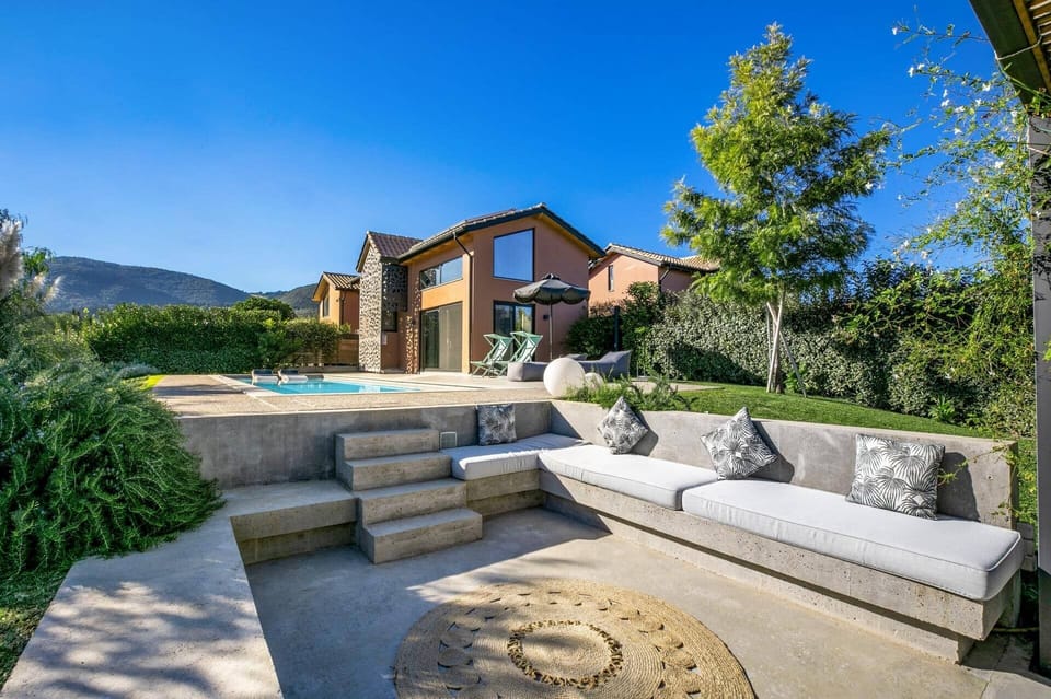 Villa Earth image