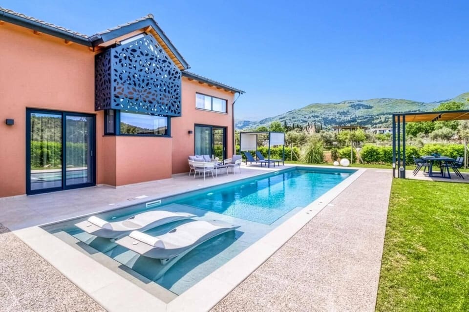 Villa Water image