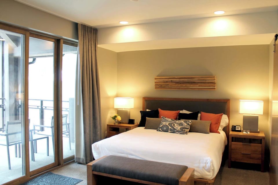 Master Bed in the main suit 