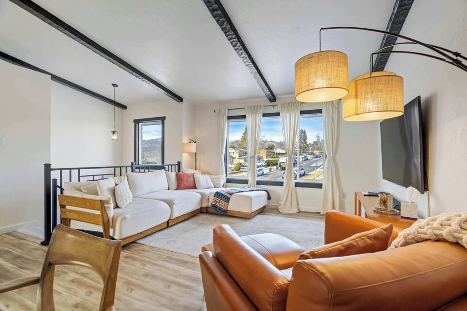 Welcome to Centennial Court! Your perfect Colorado Springs getaway awaits in this spacious two-level single-family home. Located in historic Old Colorado City near Garden of the Gods, it features mountain views, a private hot tub, and ample room 