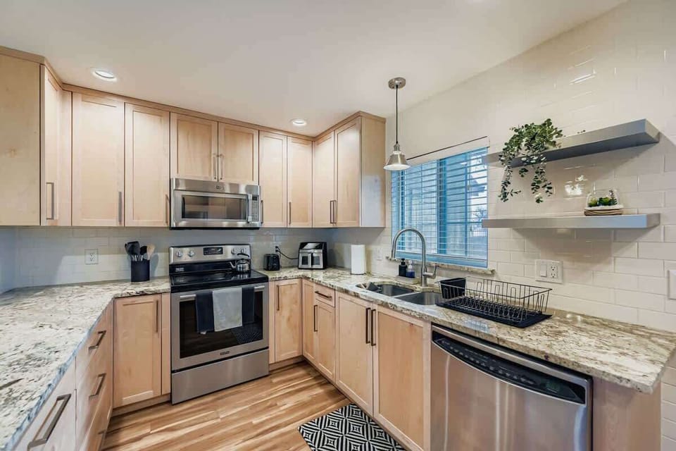 Bright Kitchen 