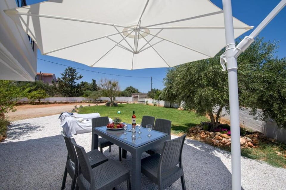 Balcony / Terrace / Patio, Building Exterior, Garden, Outdoor