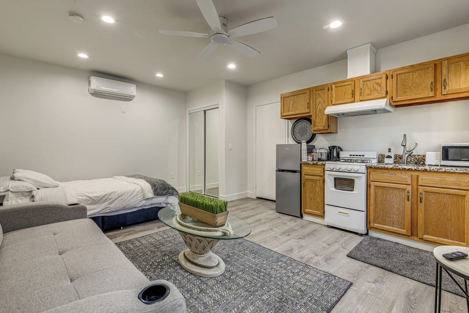 Studio | Queen Bed | Queen Sleeper Sofa | Single-Story Unit