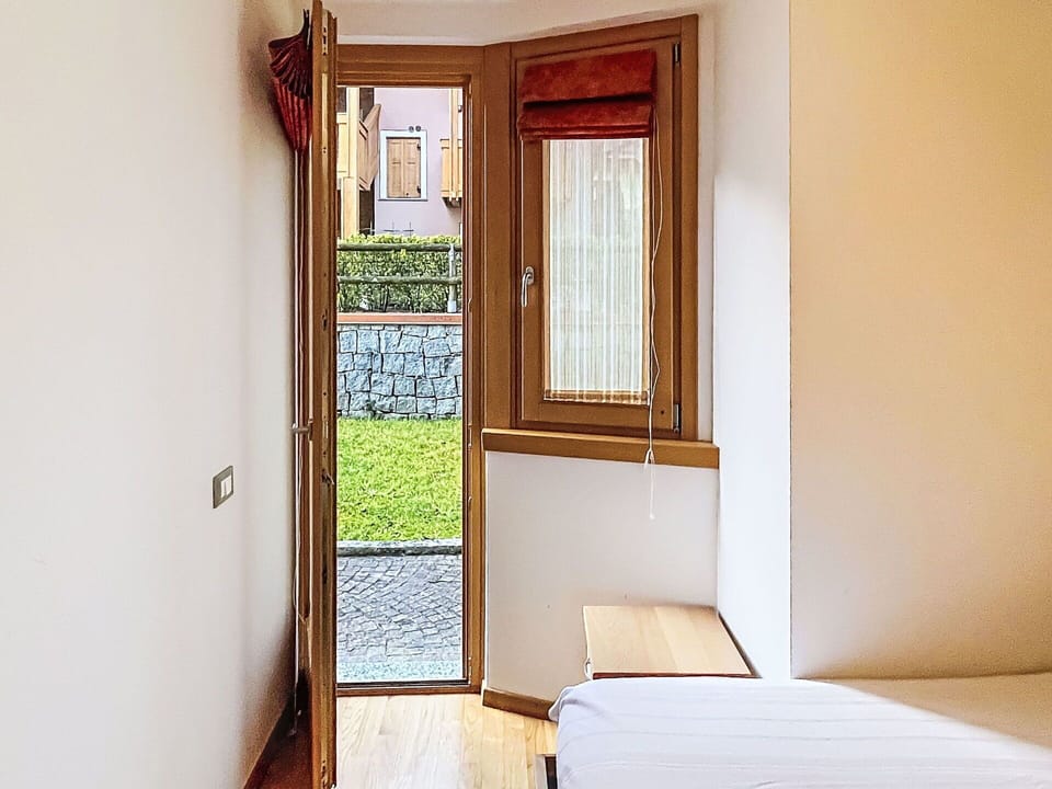 Wood, Flooring, Floor, Interior Design, Hardwood, Wood Stain, Room, Ceiling, Wood Flooring, Varnish