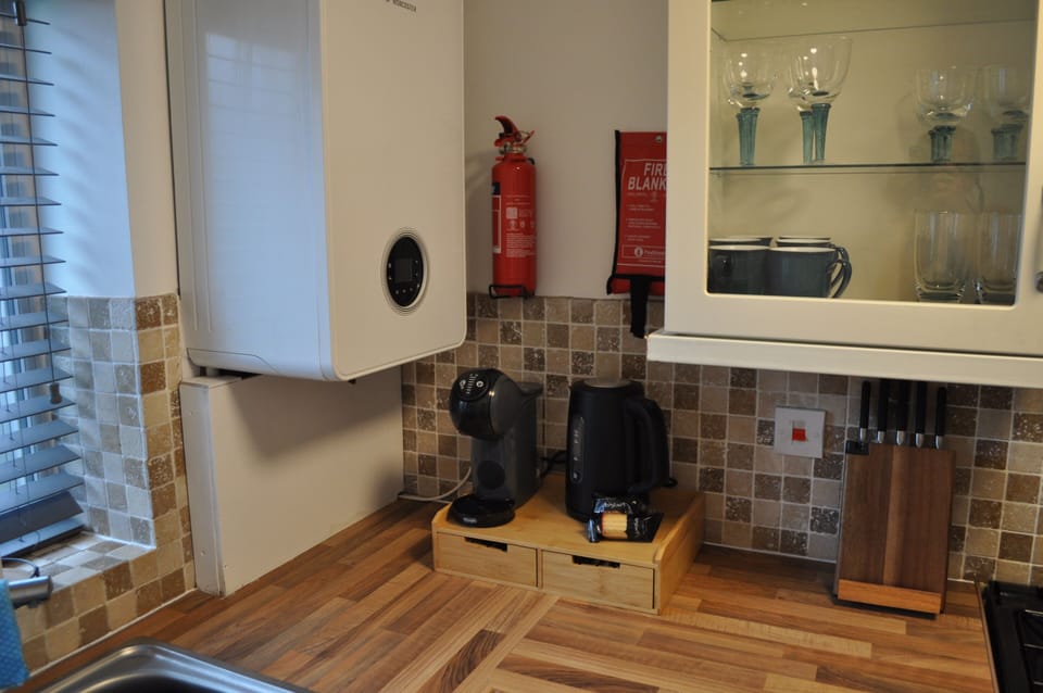 Kettle and coffee machine 