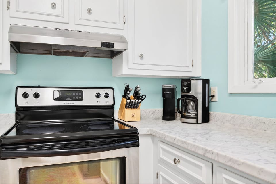 Kitchen | Seaside Cottage | IOP Escapes | 31 Twin Oaks, Isle of Palms, SC