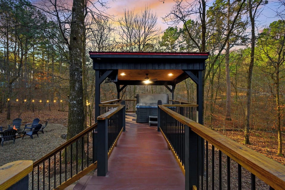 Covered hot tub pavilion tucked in the trees for year-round soaking 💦