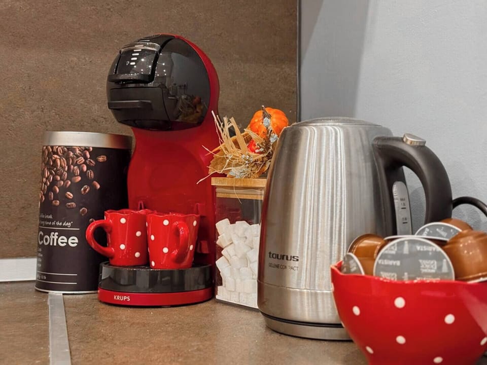 Dolce Gusto coffee machine with capsules – start your mornings right, book now