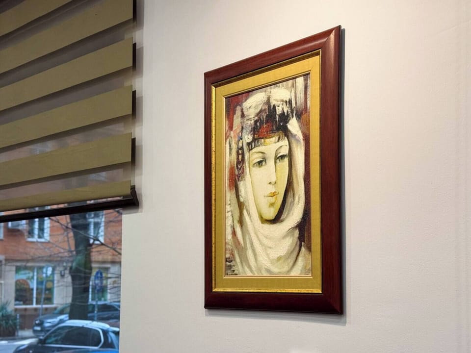 Local art details throughout the apartment – book now
